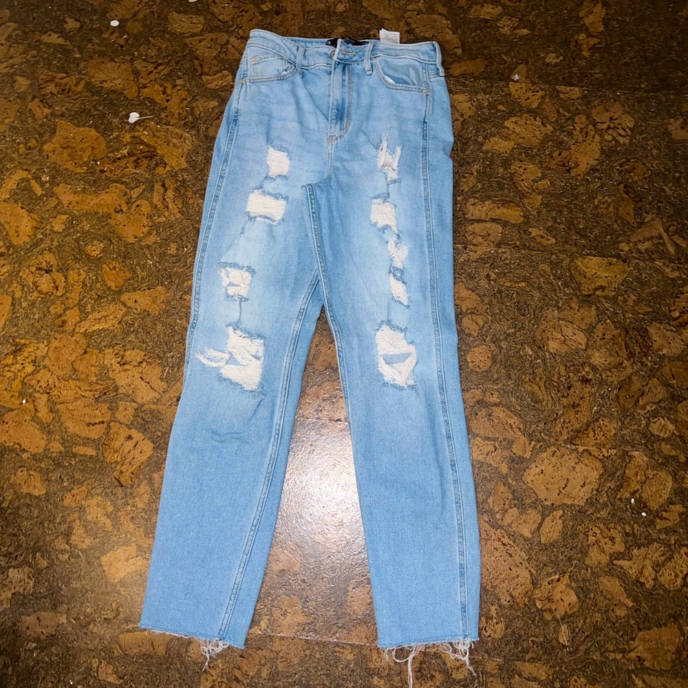 Hollister High Rise Mom Jean *size 3R*